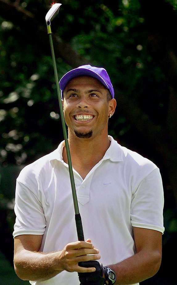 2001-0321-Ronaldo-golf.jpg